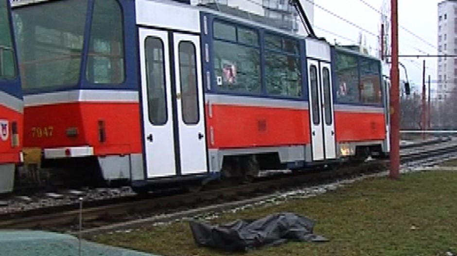 V električke zavraždil cestujúceho