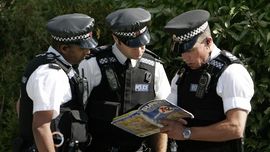 policajti Británia