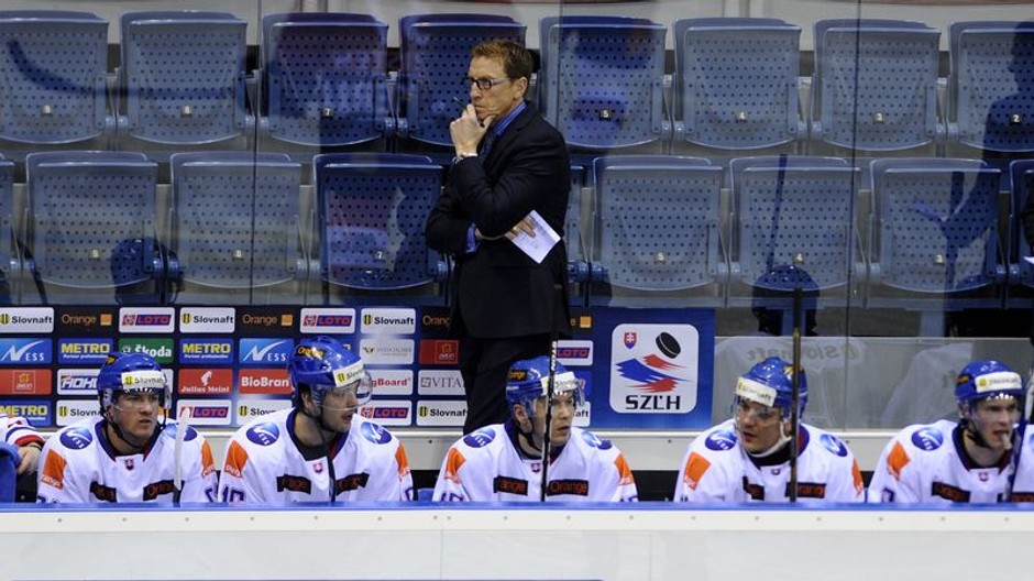 Glen Henlon na lavičke Slovenska počas finále Slovakia Cupu