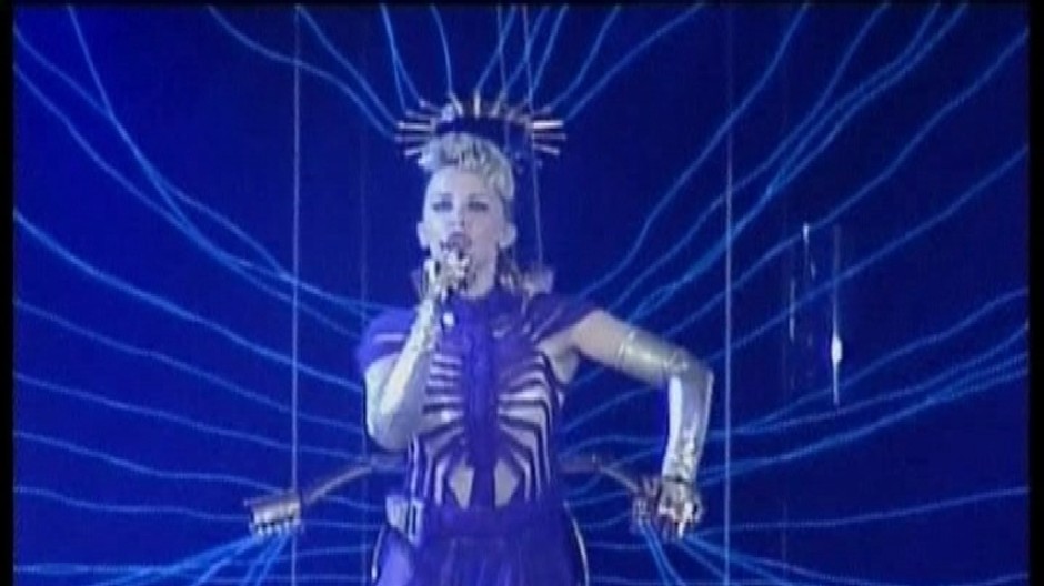 kylie minogue na podiu pocas turne
