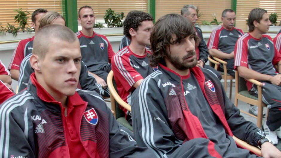 Slovenskí futbalisti: zľava Martin Škrtel, Róbert Vittek, Ivan Hodúr, Matej Krajčík a Martin Petráš