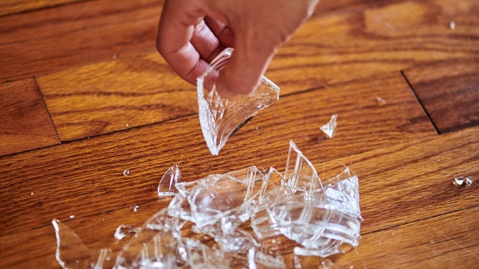 Broken-Glass-Tips-from-the-Kitchen