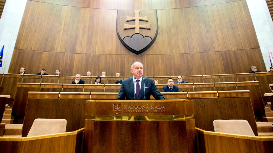 parlament Kiska za pultom