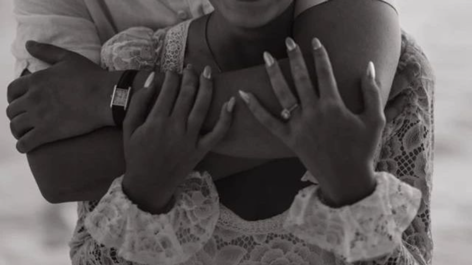 Millie Bobby Brown zasnúbená