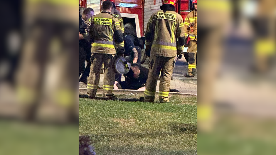 Muž polial policajtov benzínom