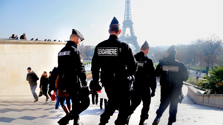 Paríž Eiffelova veža polícia