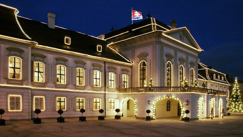 prezidentsky palac vianocne osvetlenie