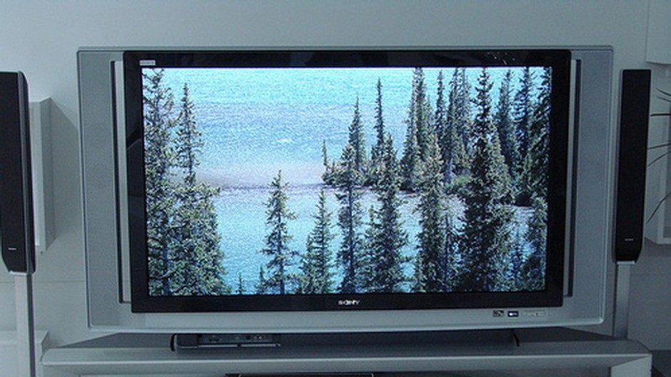 Technológia OLED sa proti LCD a plazme vyznačuje menšou spotrebou energie, výraznejšími farbami, vyšším kontrastom a rýchlejšou odozvou...