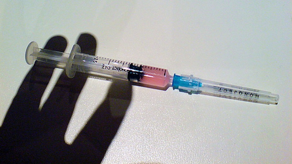 Injekcia, tieň ruky