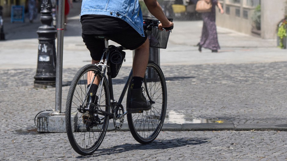cyklista bicykel (cropped)