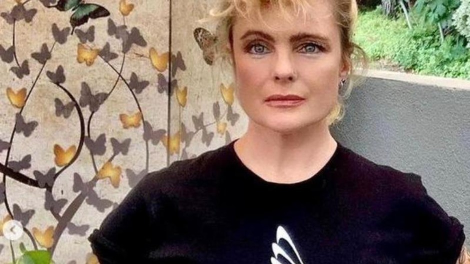 Erika Eleniak