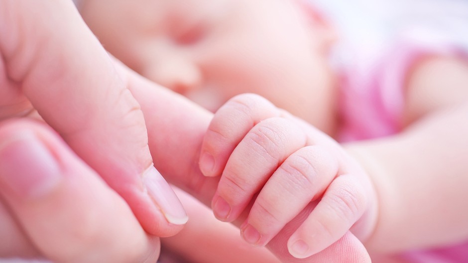 matka a dieťa, ruky