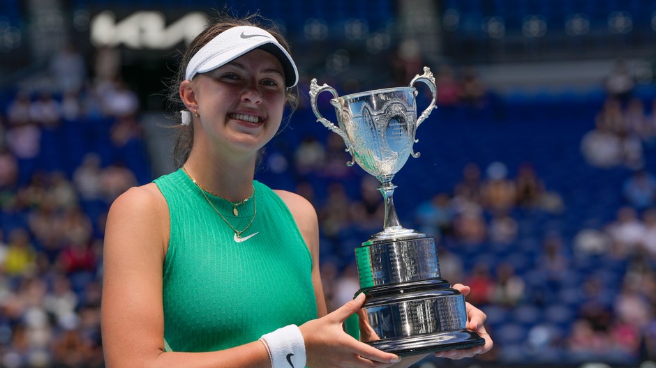 Slovenka Renáta Jamrichová triumfovala vo dvojhre junioriek nad Austrálčankou Emerson Jonesovou vo finále dvojhry na grandslamovom Australian Open.