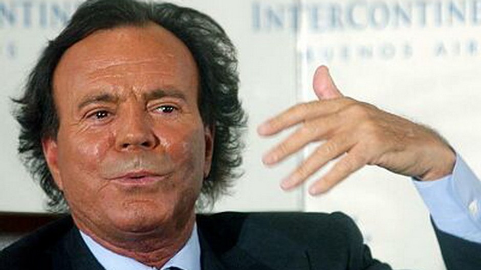 Julio Iglesias, nepekný detail
