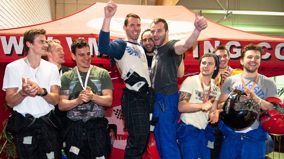 Hokejisti na motokárach