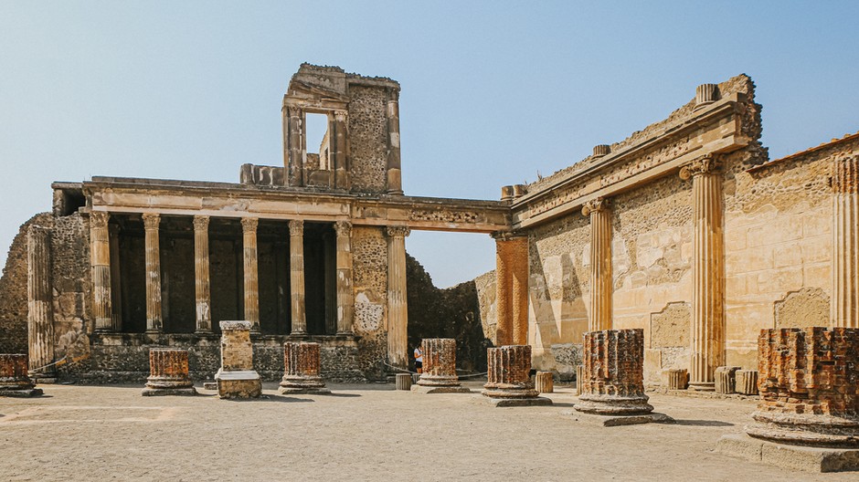 forum-archaeological-ruins-pompeii-herculaneum