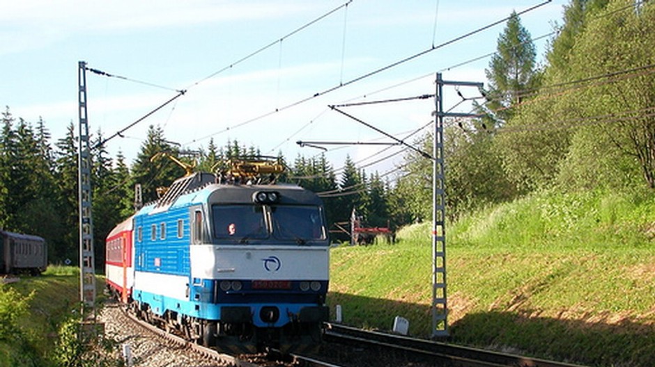 vlak modry zeleznica