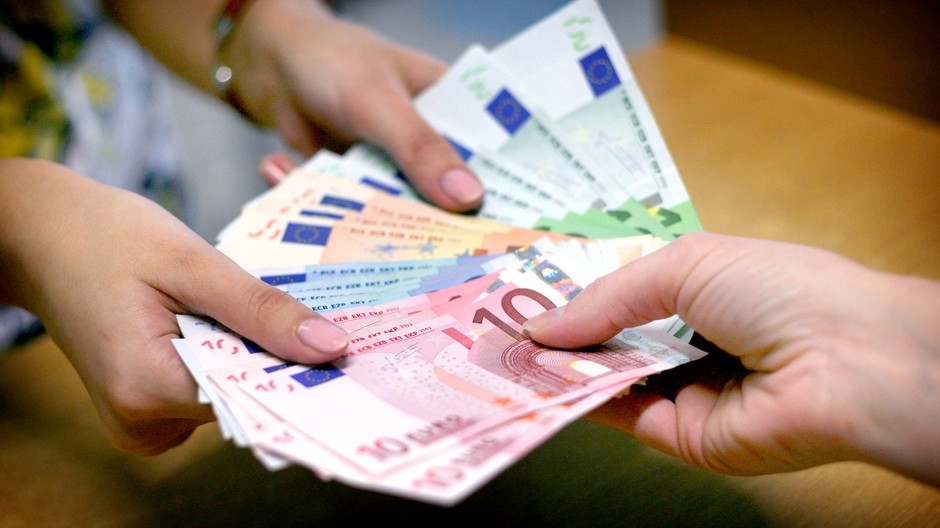 peniaze ruky euro eurá