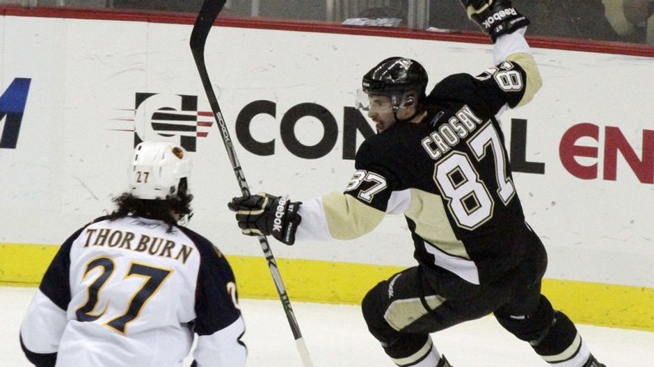 Sidney Crosby v zápase proti Atlante