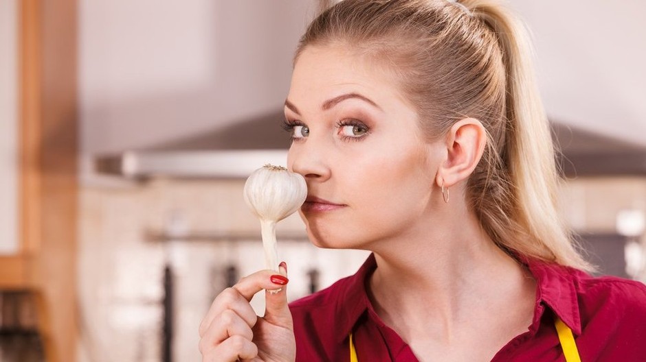 žena, cesnak