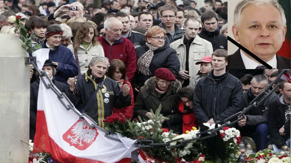 Kaczynski, ľudia zapaľujú sviečky, vlajka, montáž