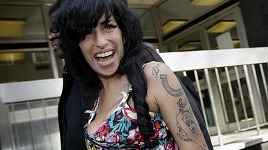 Amy Winehouse sa vyškiera