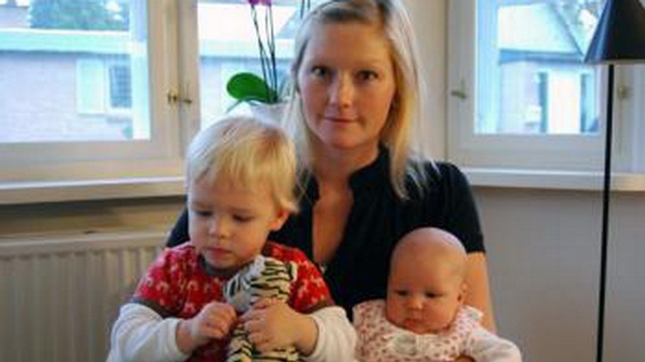 Stinne Holmová Bergholdtová, matka, Dánka