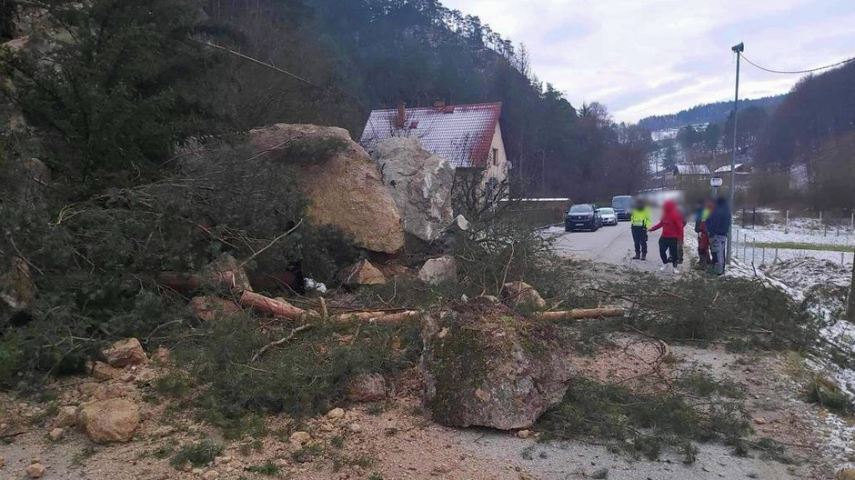 zosuv pôdy hričovské podhradie