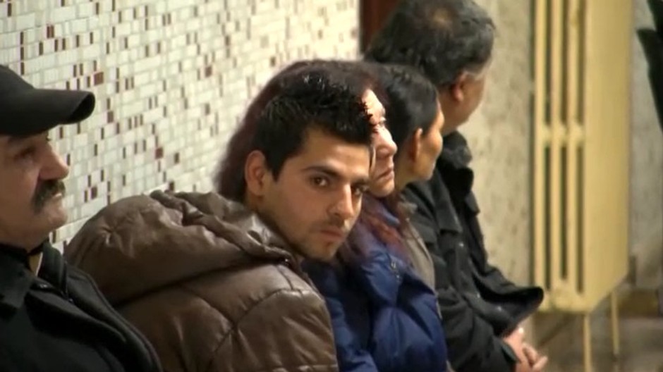 Policajtov, ktorí podľa videa šikanovali rómskych chlapcov, súd definitívne oslobodil.