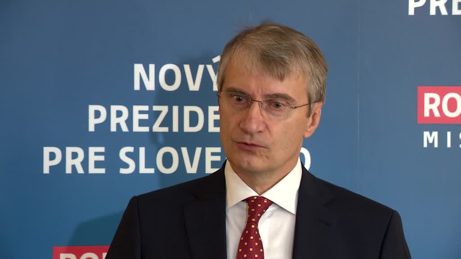 Čaputovú podporil Bezák, Mistrík vyzýva na skončenie parlamentu310