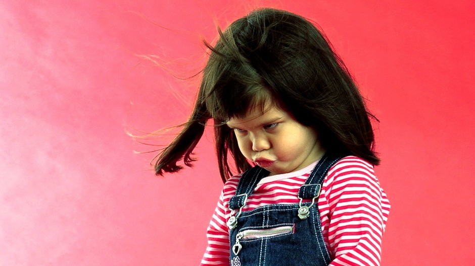 Dievčatko školáčka dieťa hnev