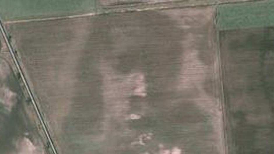 jezis kristus v poli-obrazok z google maps