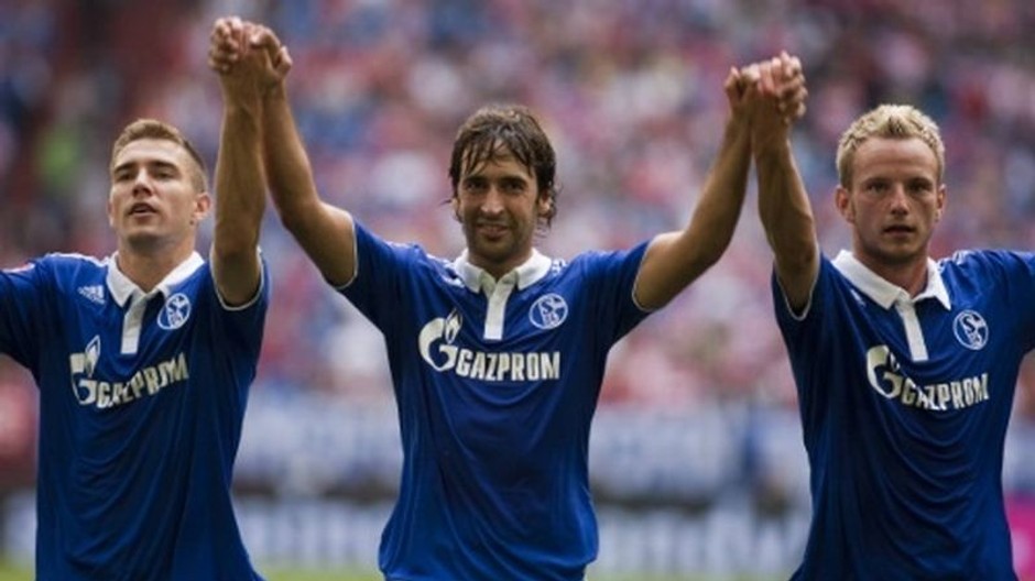 Jendrišek v drese Schalke s Raulom