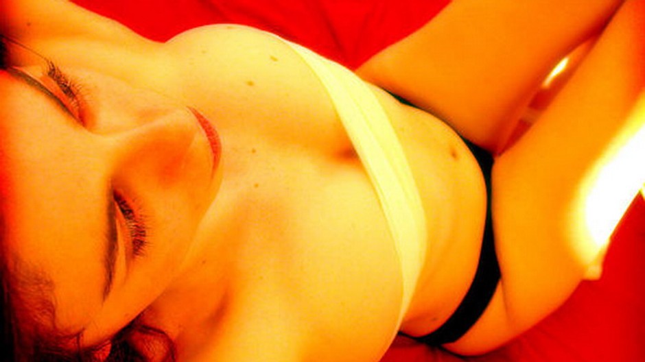 zena na posteli polonaha sexi