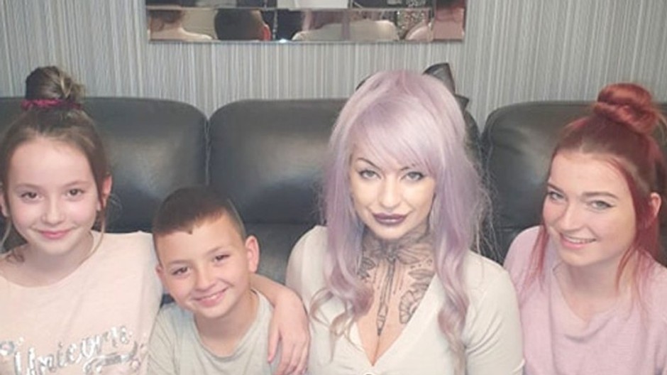 Shelby Toms, tetovanie