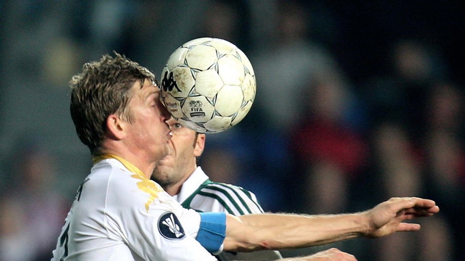 futbal hlavička lopta