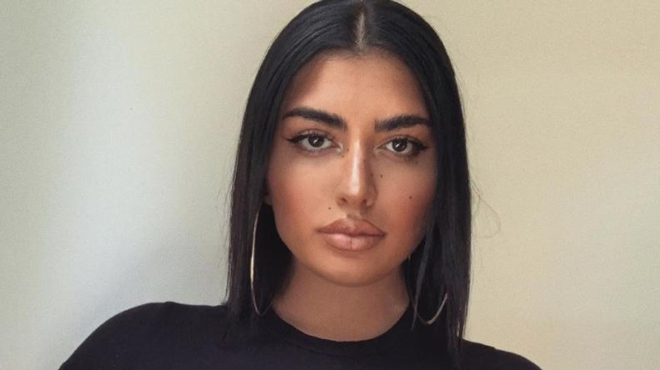 plnostihla modelka plavky