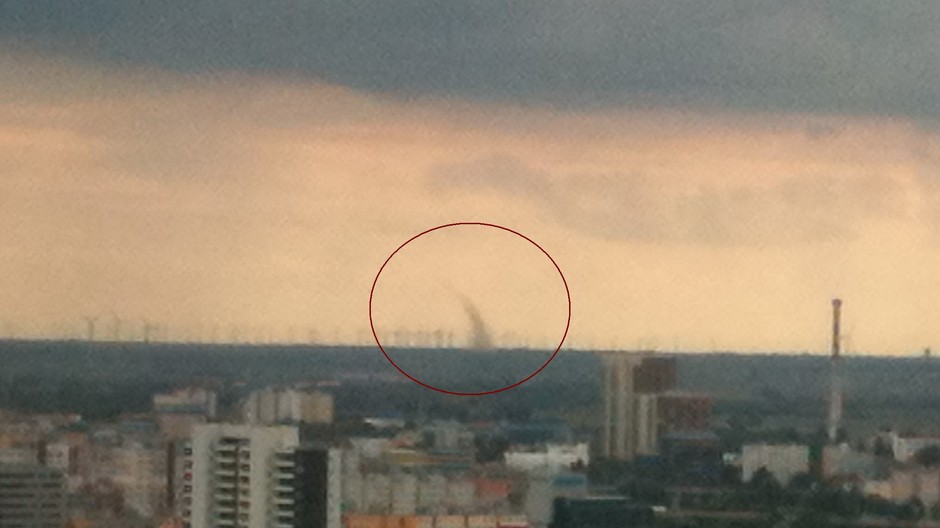 tornado nad petrzalkou1, rozmazane