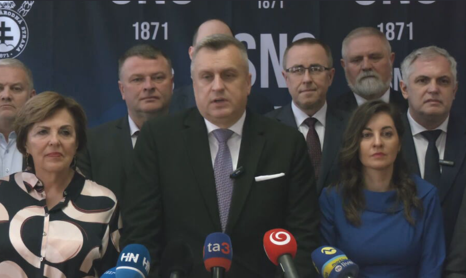 Tlačová beseda po pracovnom sneme SNS