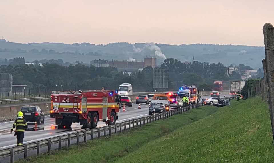Vážna nehoda ochromila diaľnicu na Liptove. Jedna osoba zomrela, ďalšia je v kritickom stave