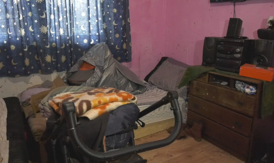 Nepočujúca Laura ani netušila, že rodí. Dieťa sa udusilo v legínach