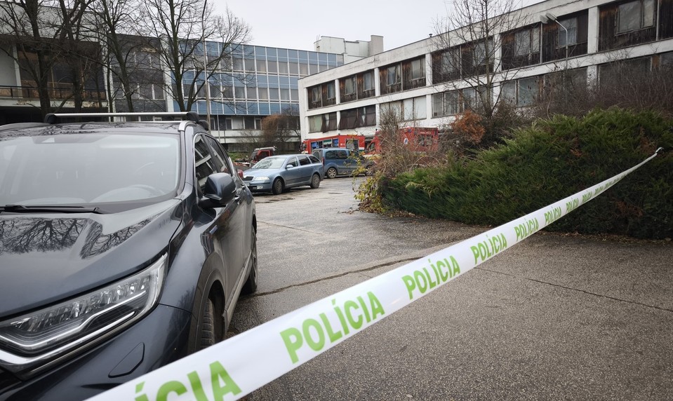 Zásah záchranných zložiek v Lužiankach: V budove našli nebezpečnú chemikáliu