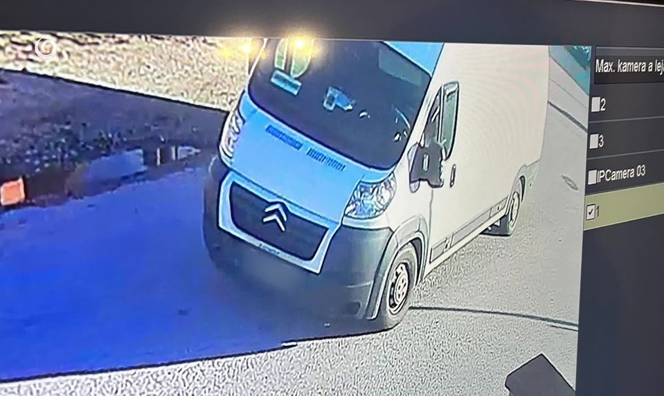 V bielej dodávke sa obnažoval pred školáčkami. Páchateľa z Komárna zadržala polícia