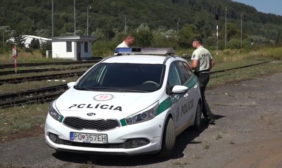 Telo našli na koľajniciach, vlak ho však nezabil. Polícia vyšetruje záhadné úmrtie muža