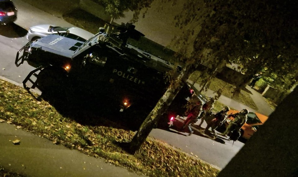 Zásah komanda vo Viedni. Muž chcel strieľať na okoloidúcich