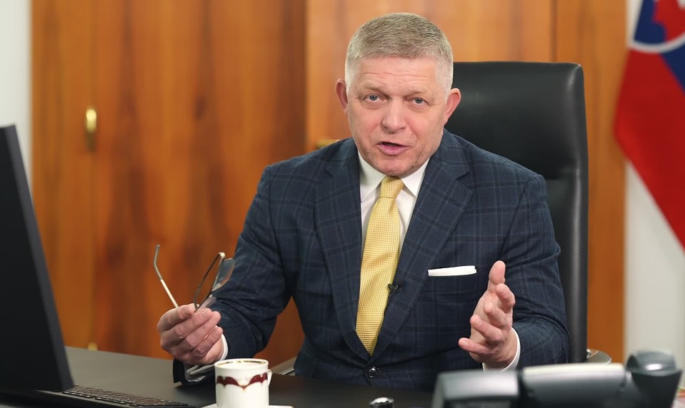 Fico komentuje svoju neúčasť na rokovaní v Paríži. Opozícia hovorí o izolácii Slovenska