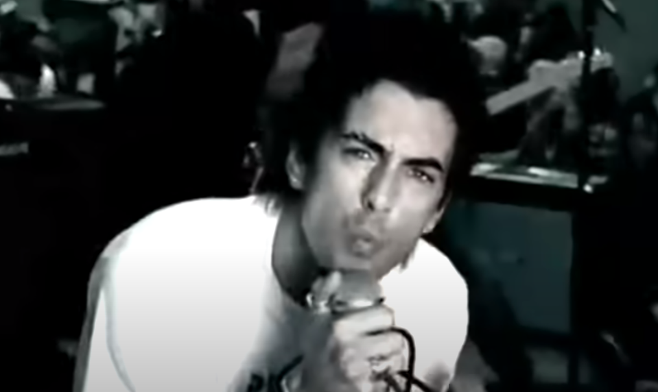 Zavraždený vo väzení! Pedofilného speváka známej kapely podrezal spoluväzeň!