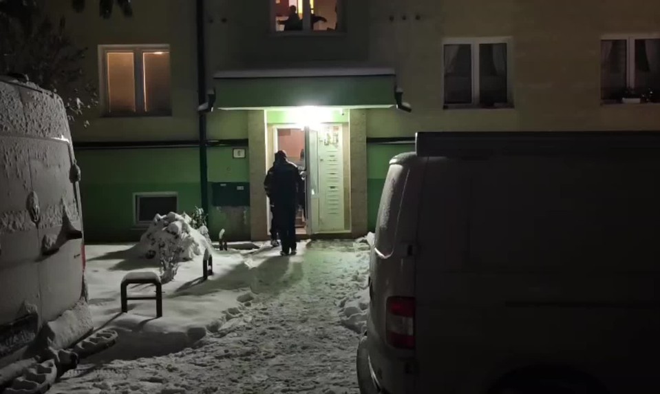 Staršia žena zomrela v byte v Lučenci, lekár nevylúčil cudzie zavinenie