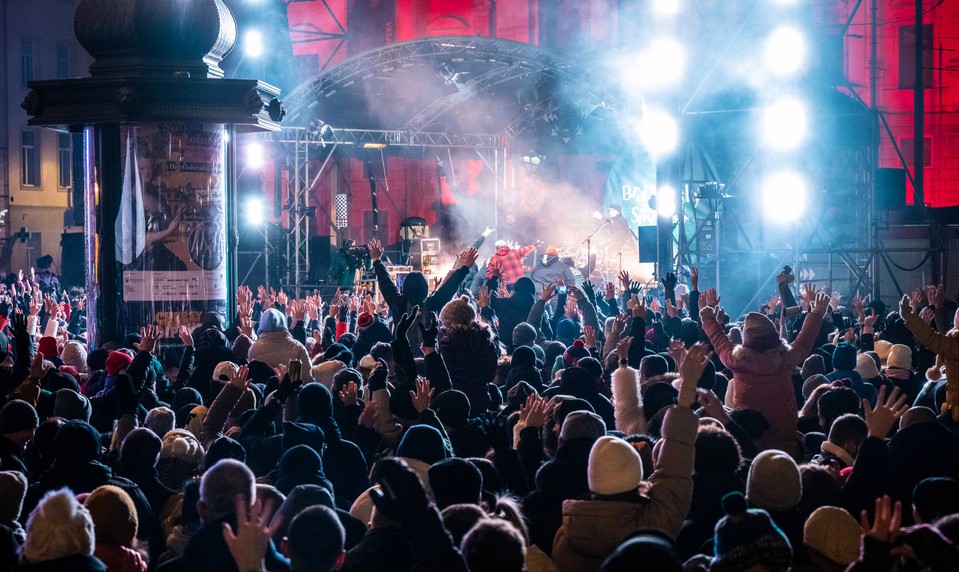 Polícia počas silvestrovskej noci riešila nehody aj výtržníctvo