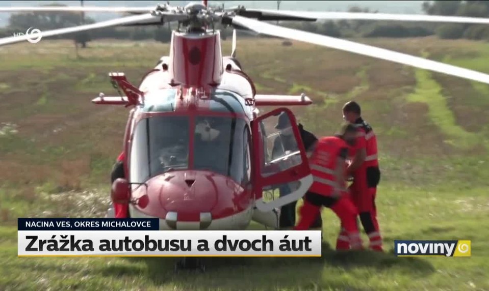 Zrážka autobusu a dvoch áut